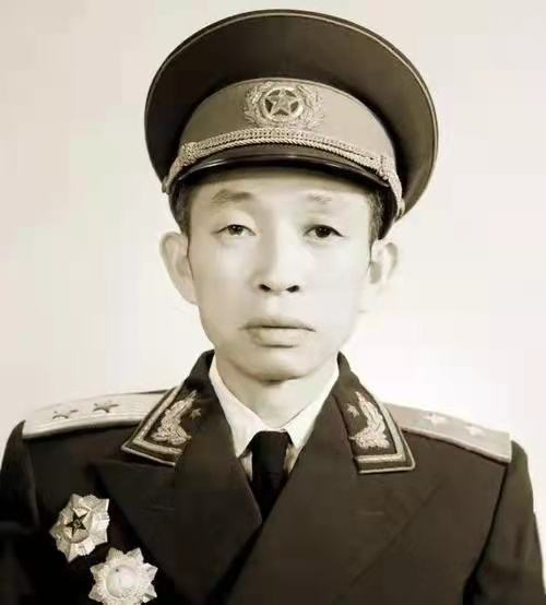 讲解！少校是什么级别“纯一不杂”