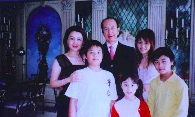 分析！何鸿燊身高有多高“冰清水冷”