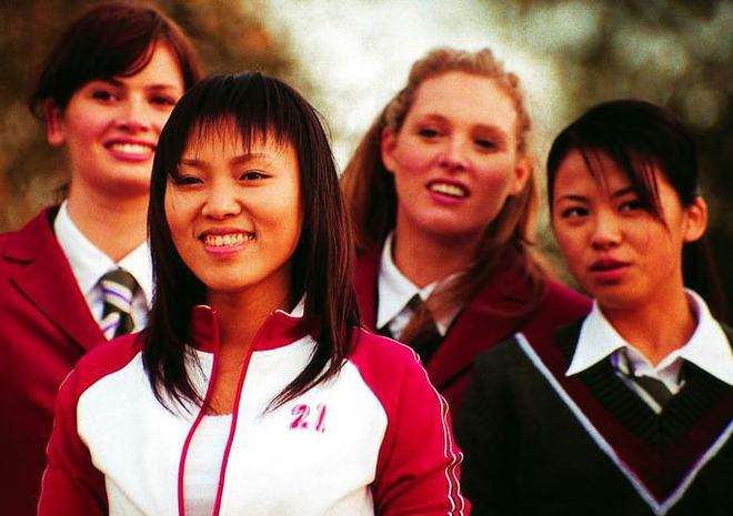 分析！李倩妮家庭背景“桃红柳绿”