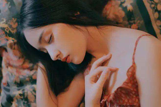 详情！女人的心是玻璃做的