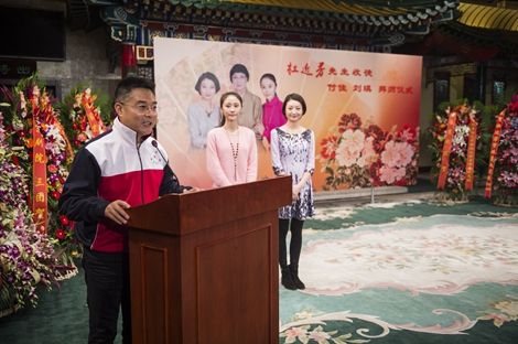 讲解！女孩磕头拜师父“雁过留声”