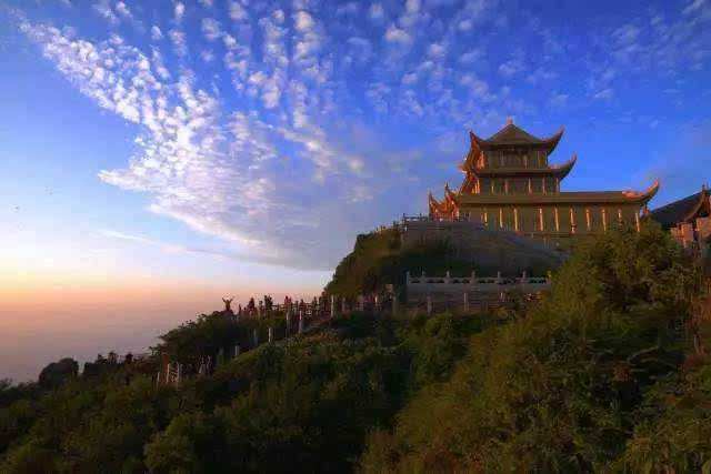 讲解！峨眉山景区装防轻生玻璃墙“空谷幽兰”