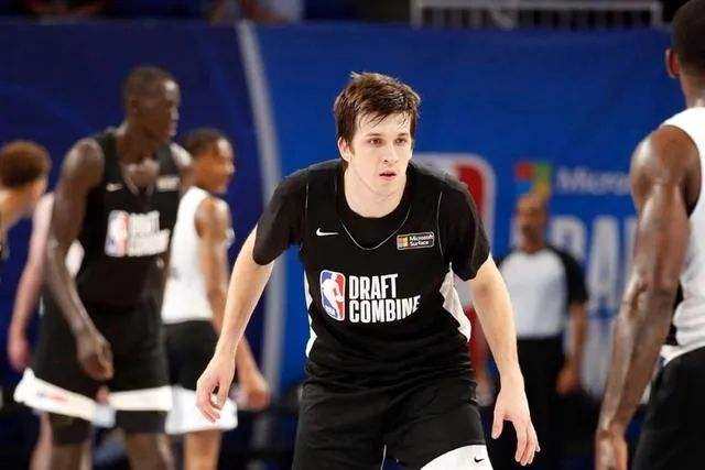 讲解！还有一个中文音译“星星点点”