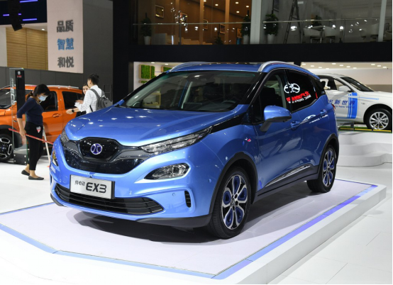 讲解！韩国艺人塞电动玩具出席活动“纯一不杂”