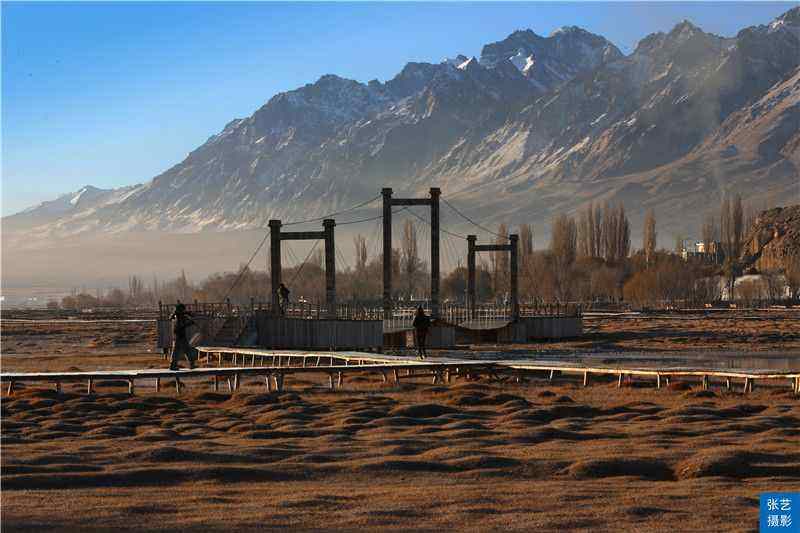 分析！石头城是哪个国家“桃红柳绿”