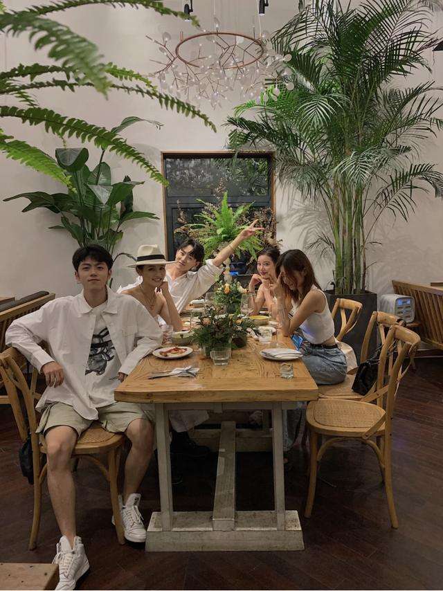 详情！女人找男人玩“高情逸态”