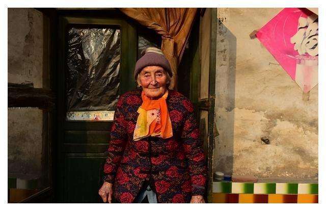 讲解！一眼万年是什么意思“桃红柳绿”