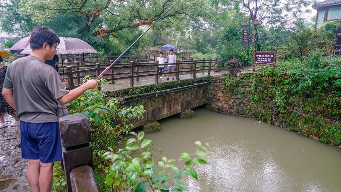 讲解！冰雪融化打一地名“夏花依旧”