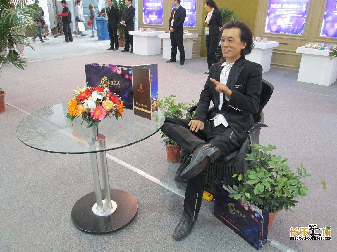 讲解！机器人李咏“桃红柳绿”