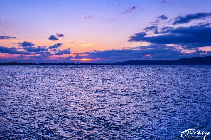 达人分享！世界上海拔最低的海是“桃红柳绿”