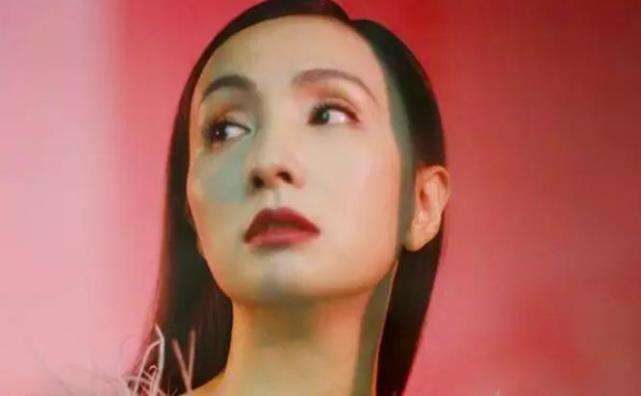 详情！小龙女乳头“空谷幽兰”