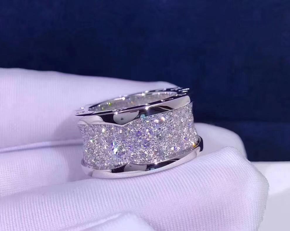 讲解！婚礼现场爷爷奶奶亲自送戒指“高情逸态”