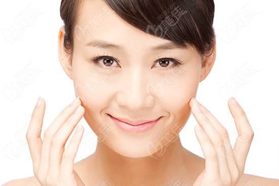 讲解！欧弟画眼线“桃红柳绿”