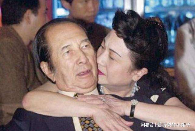 分析！何鸿燊有几个子儿图片“星星点点”