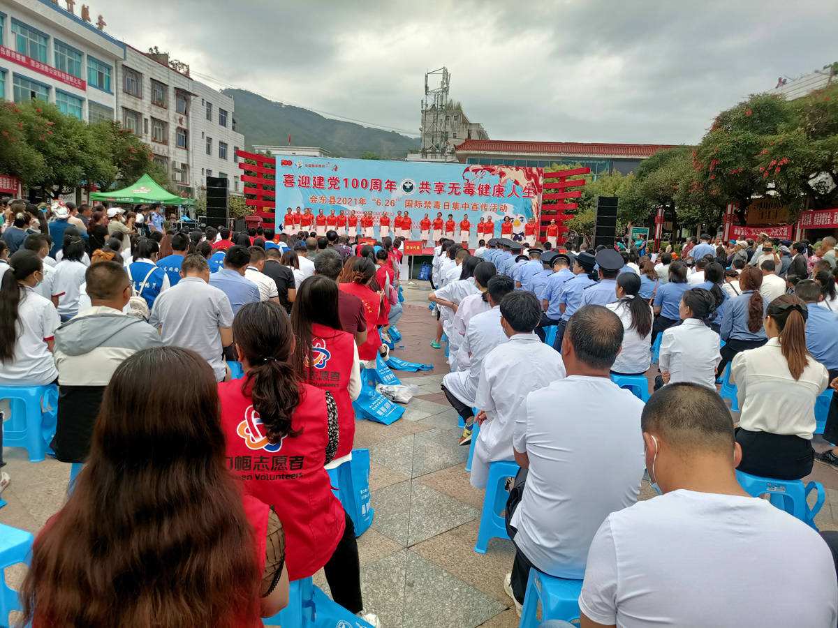 讲解！新闻评论2021最新5篇“一抹红尘”