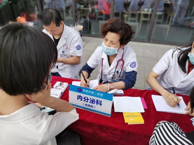 讲解！新闻评论2021最新5篇“一抹红尘”