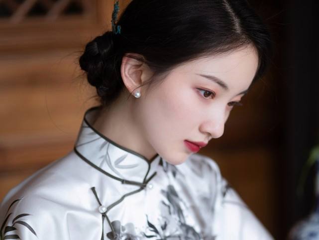 分析！新施公奇案范明“冰清水冷”