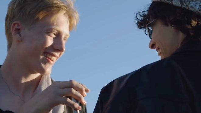 讲解！fighting中文意思“桃红柳绿”