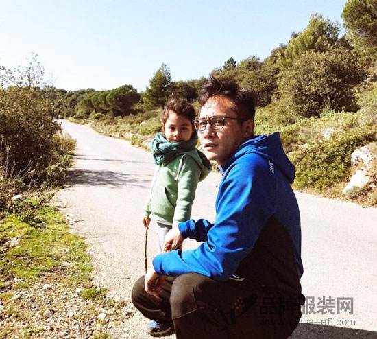 讲解！刘烨躺炕遭网友调侃“纯一不杂”