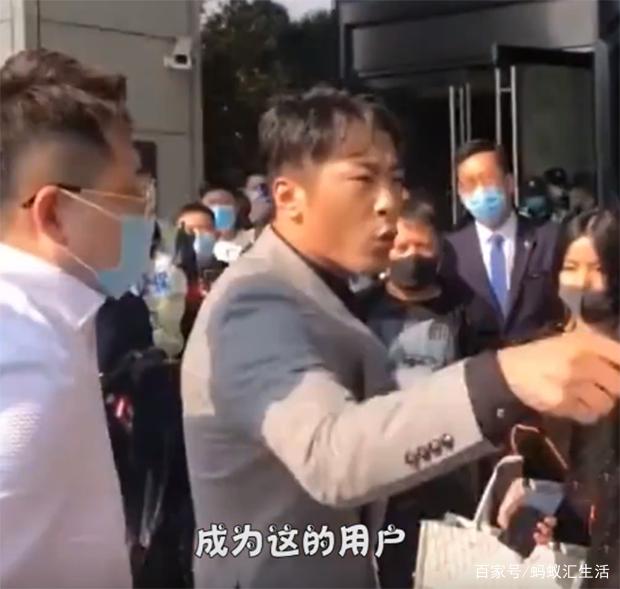 讲解！保安与网红争执被开除合理吗“冰清水冷”