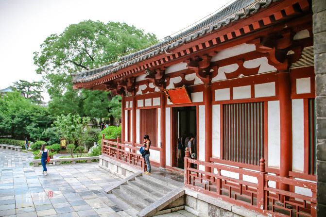 详情！女人找男人玩“一抹红尘”