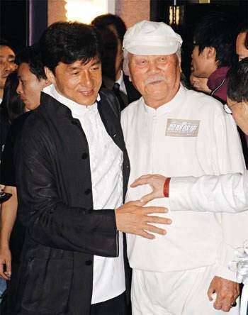 分析！成龙回安徽认祖归宗“桃红柳绿”