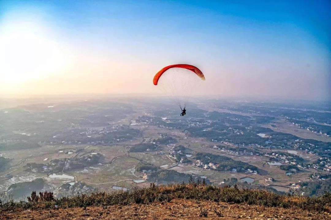 讲解！无动力滑翔伞“星星点点”