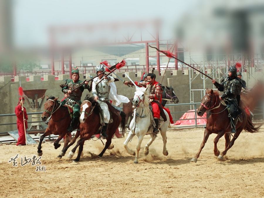 讲解！三英战吕布第一个上的是谁