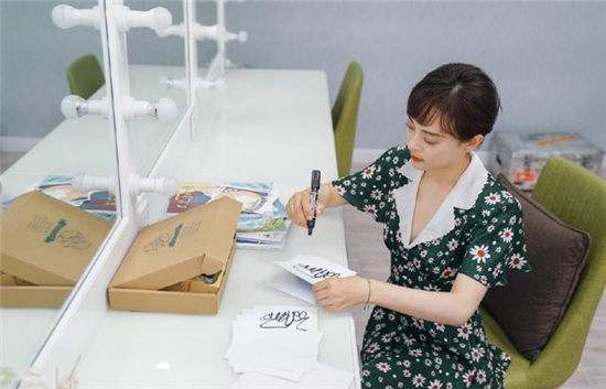 分析！孙俪婚纱照“纯一不杂”