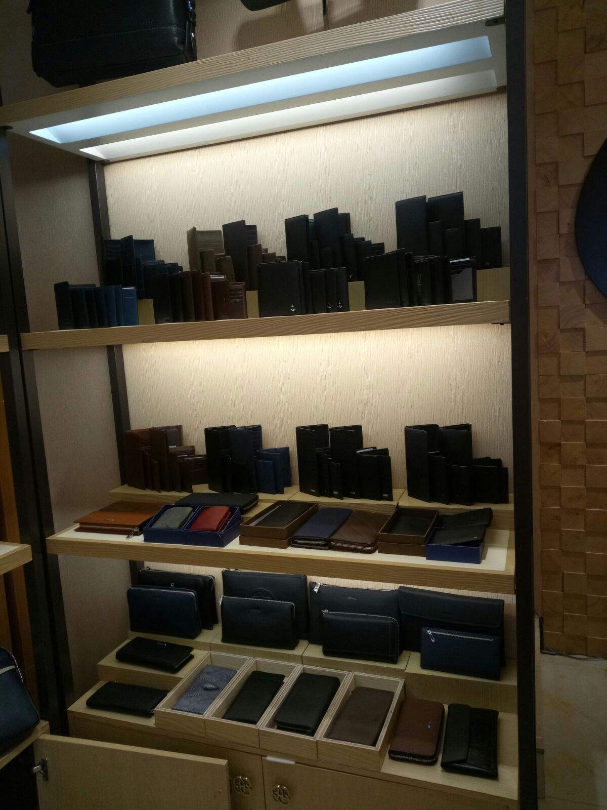 详情！红谷皮具好吗“星星点点”