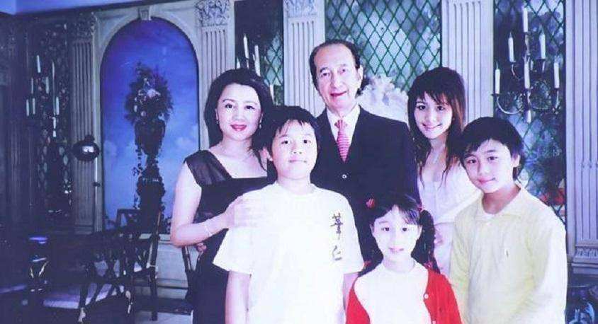 达人分享！何鸿燊有几个子儿图片“一抹红尘”