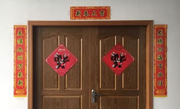 达人分享！春联上联是在左边还是在右边“桃红柳绿”