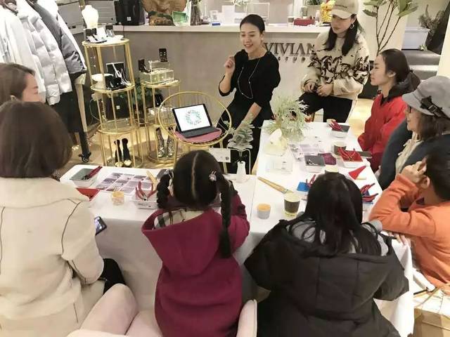 讲解！婚礼现场爷爷奶奶亲自送戒指“夏花依旧”