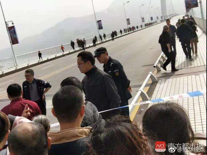 详情！封锁道路“空谷幽兰”