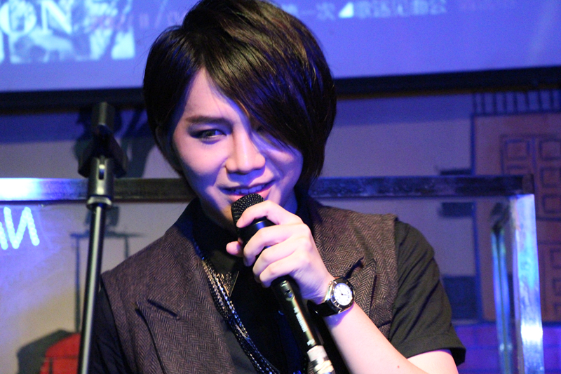 分析！梁君诺图片“高情逸态”