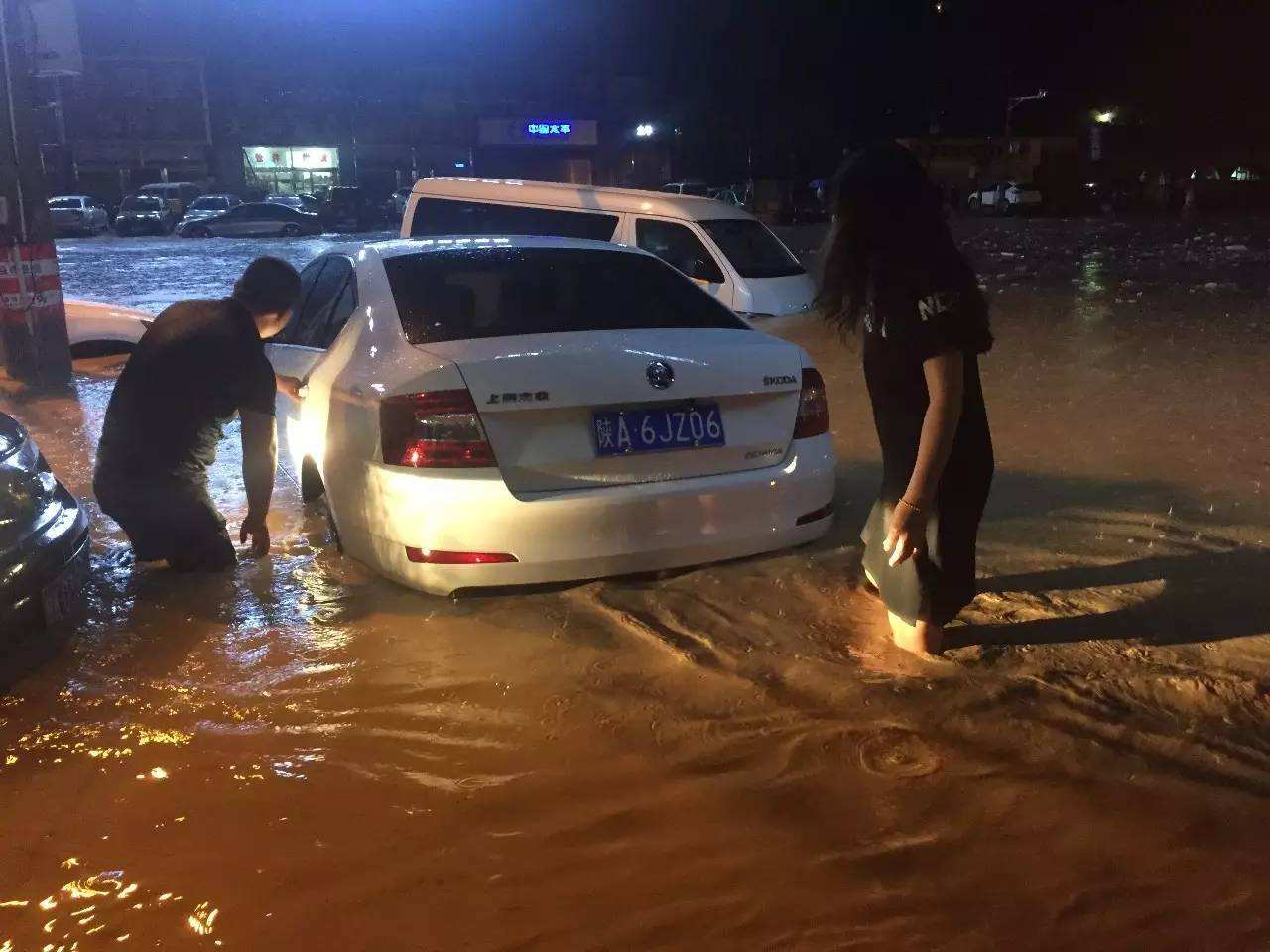 讲解！车被水淹了怎么办