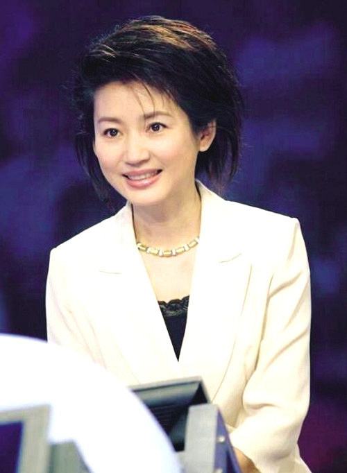 分析！王小丫素颜“典则俊雅”