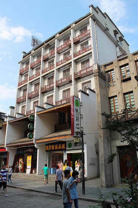 详情！扯哈达“星星点点”