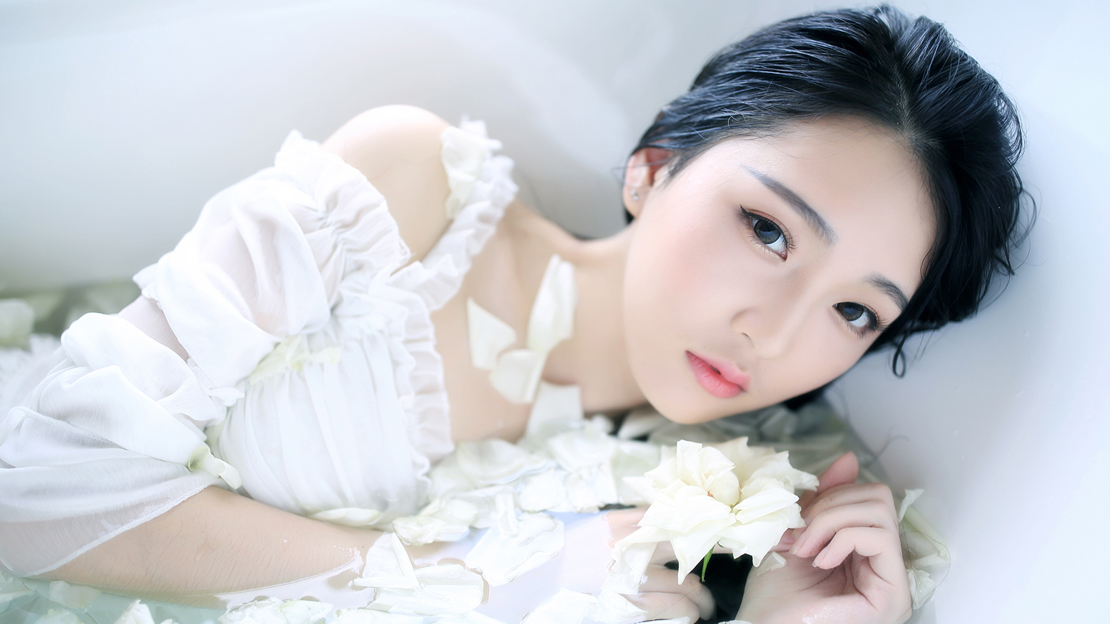 详情！浴室少女二十天了图片“高情逸态”