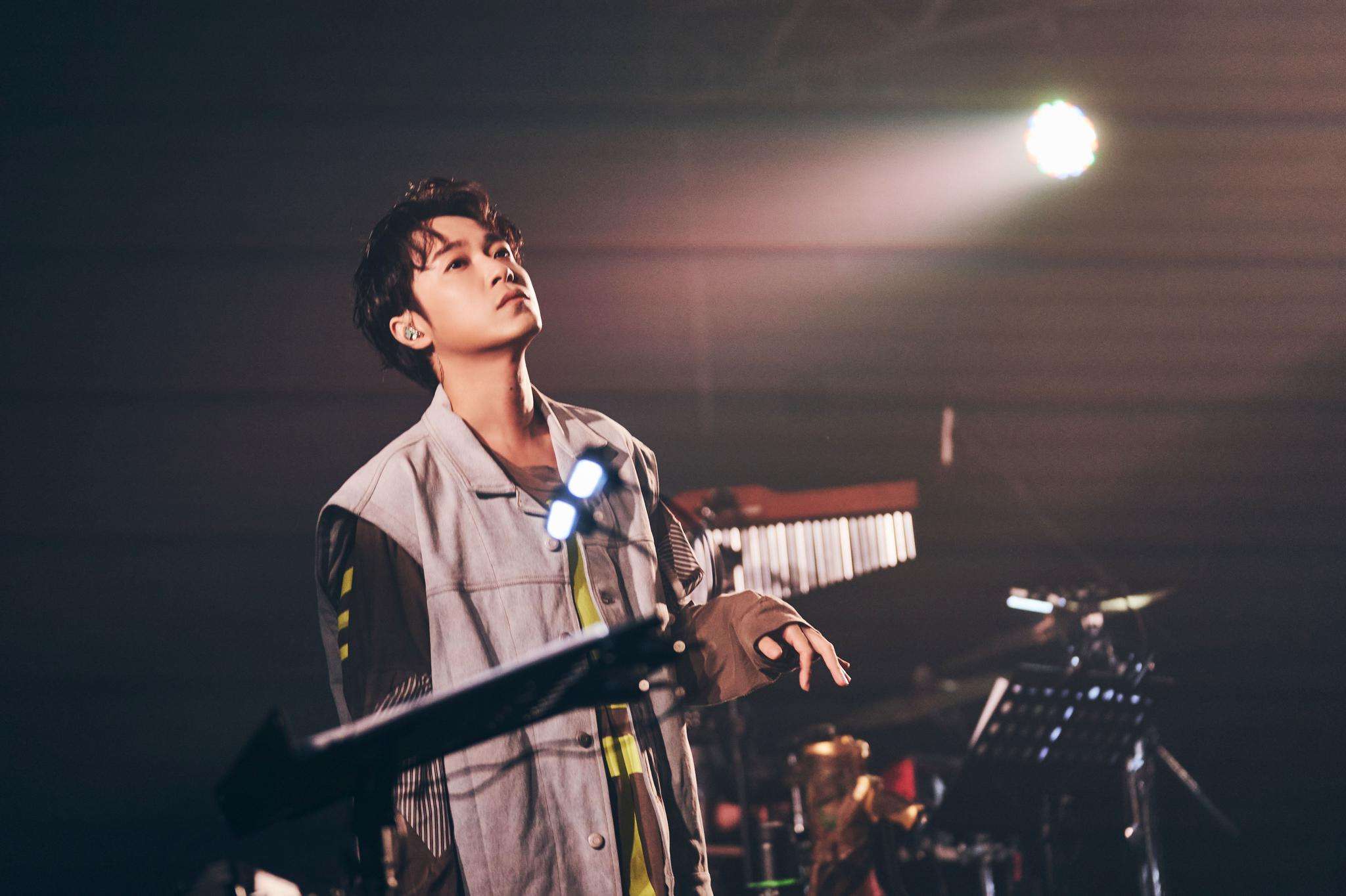 达人分享！吴青峰发文“冰清水冷”