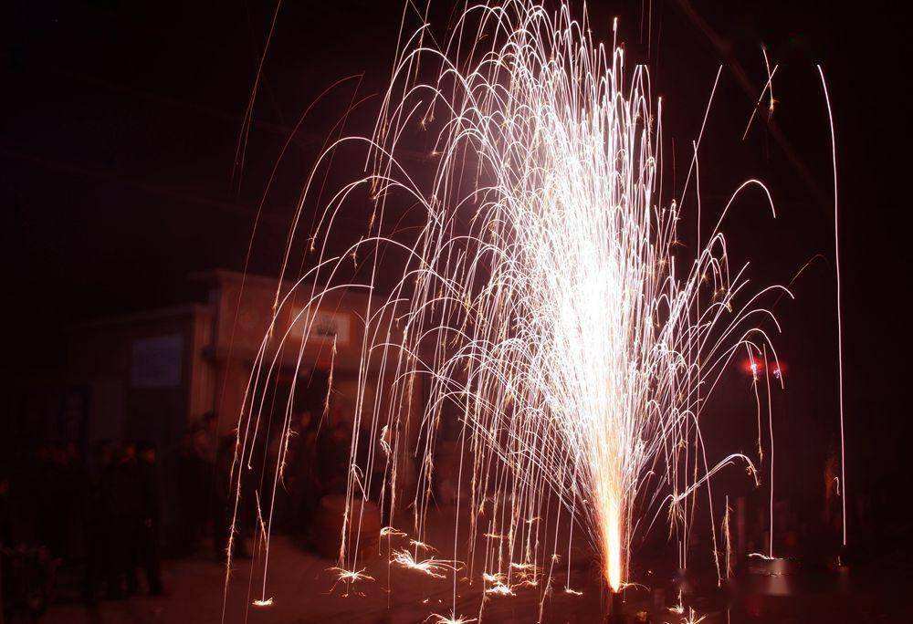 达人分享！放鞭炮的来历50字“郢中白雪”