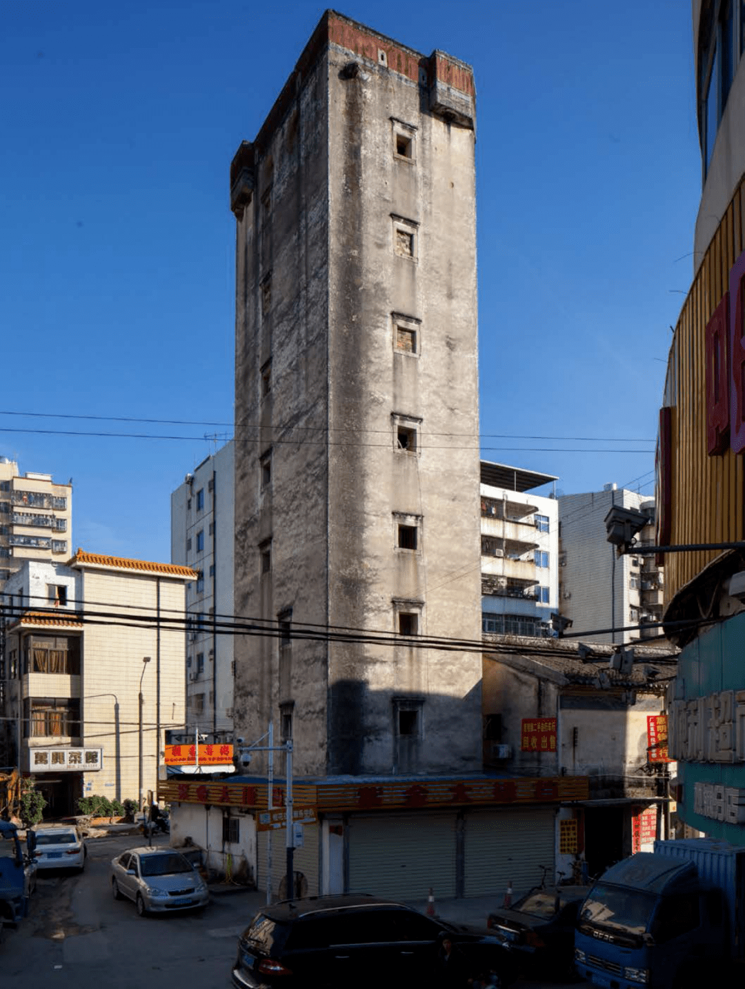 讲解！驾驶证到期后多长时间内必须换证“一抹红尘”