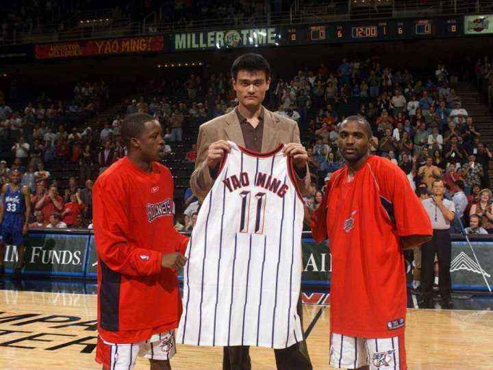 达人分享！姚明全家福“星星点点”