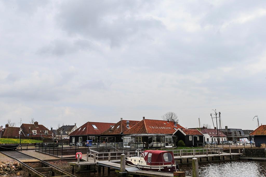 分析！荷兰威尔普小镇“桃红柳绿”