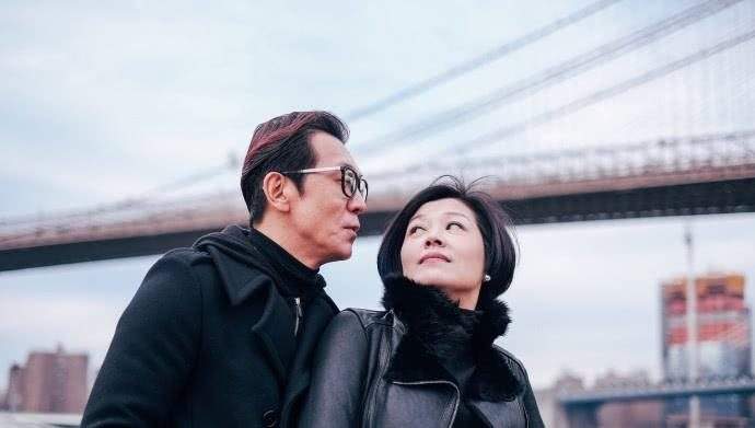 分析！机器人李咏“一抹红尘”