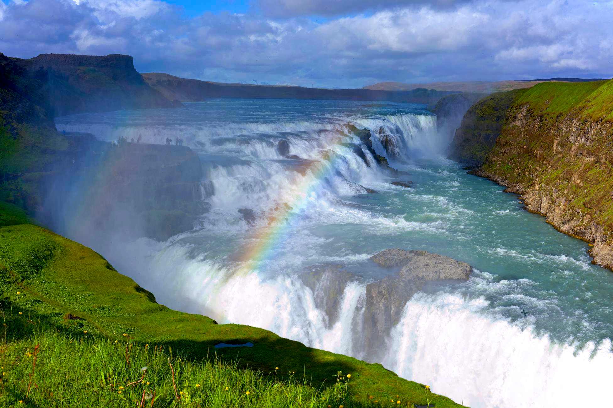 讲解！冰岛首都池塘凝结