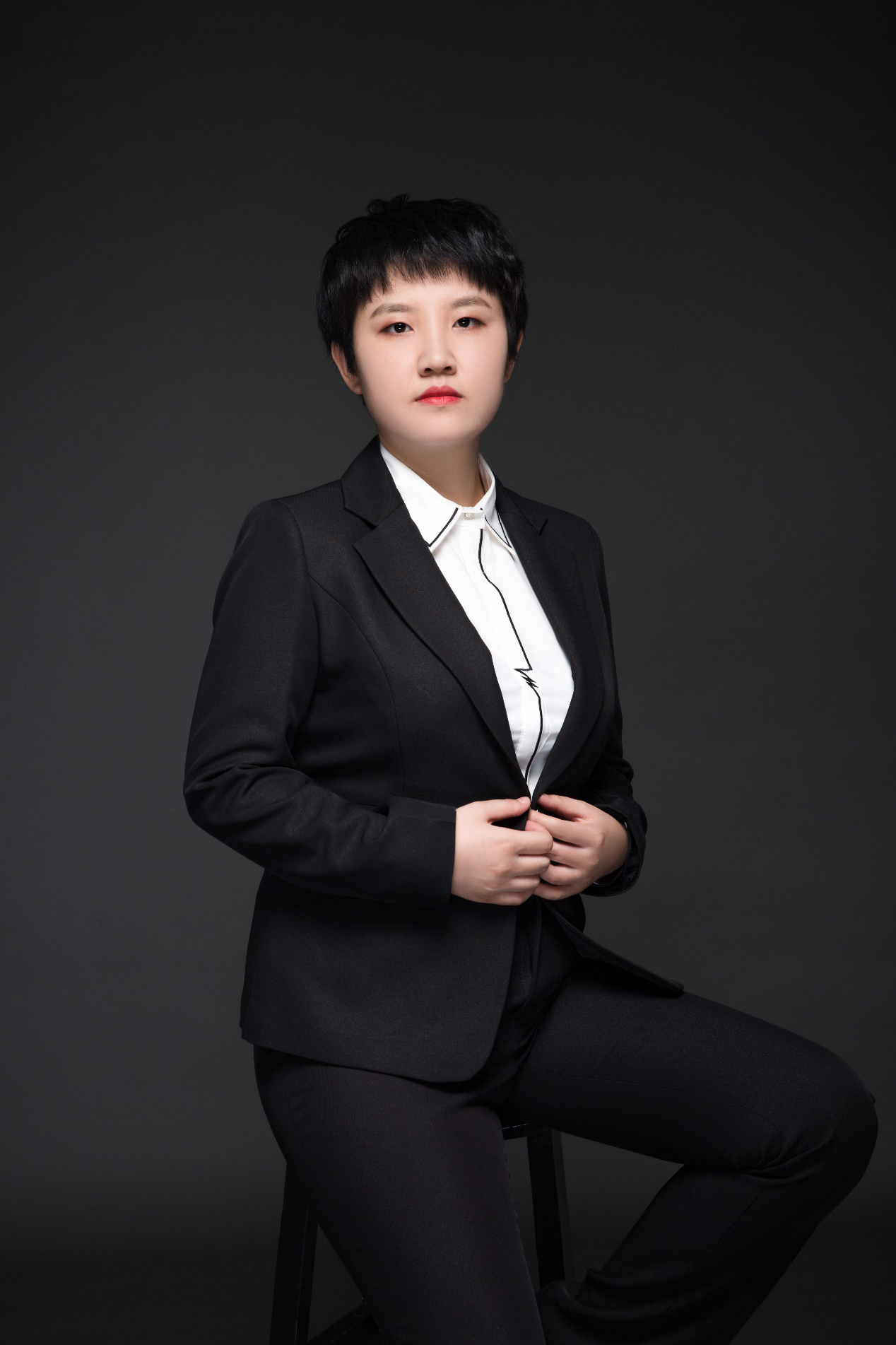 详情！李倩妮是什么人“典则俊雅”