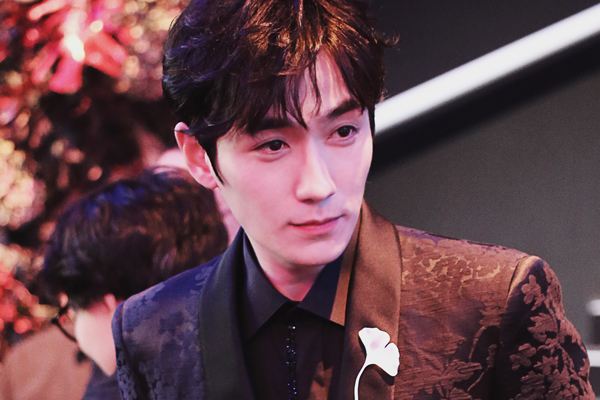 分析！刘烨躺炕遭网友调侃“夏花依旧”