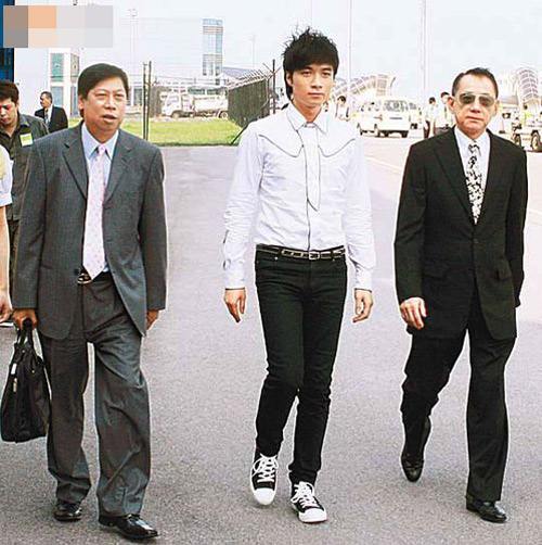 讲解！何鸿燊身高有多高“高情逸态”