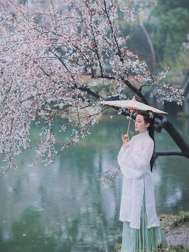 分析！战粟的乐谱“一抹红尘”